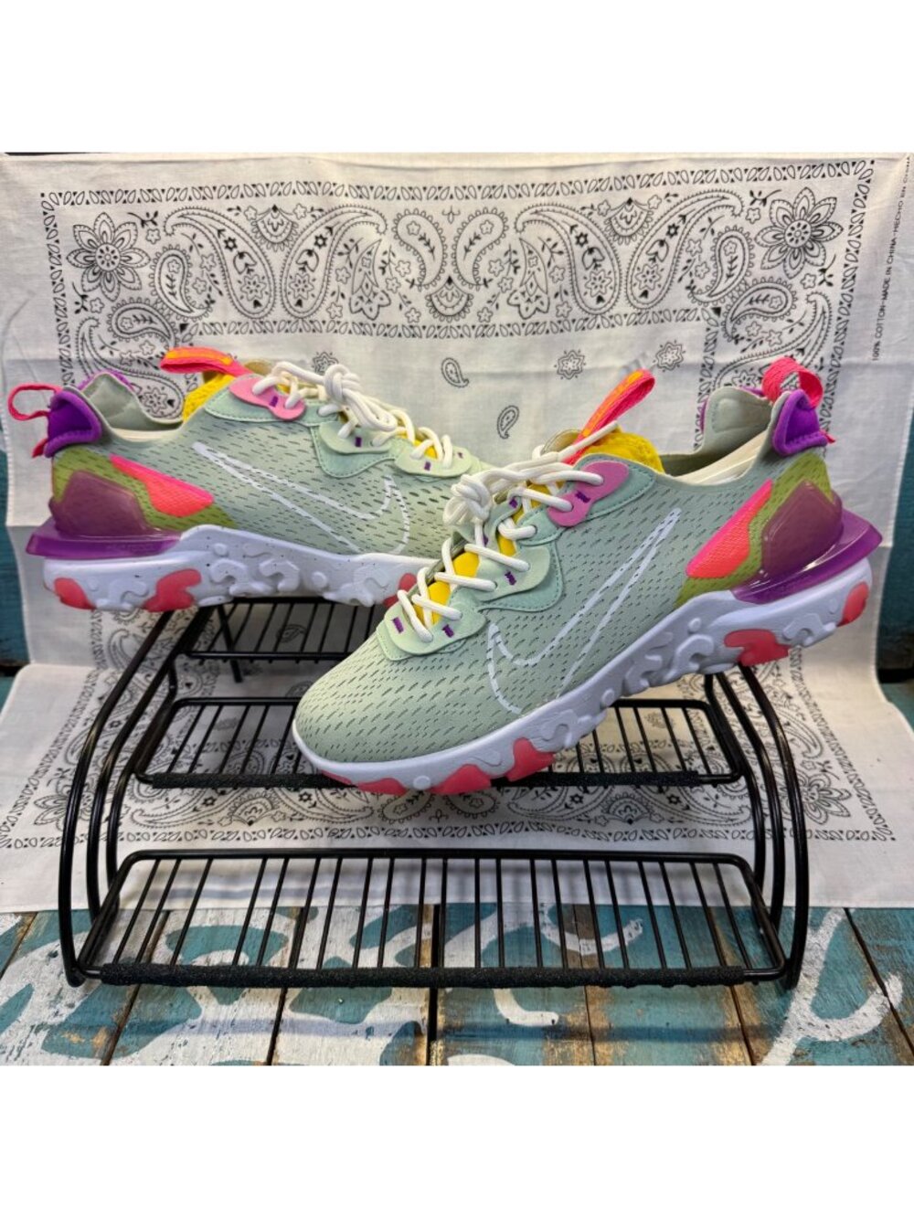 Nike NSW REACT Vision Women’s Shoes CI7523-300 Pistachio Frost/White Sz 10 EUC